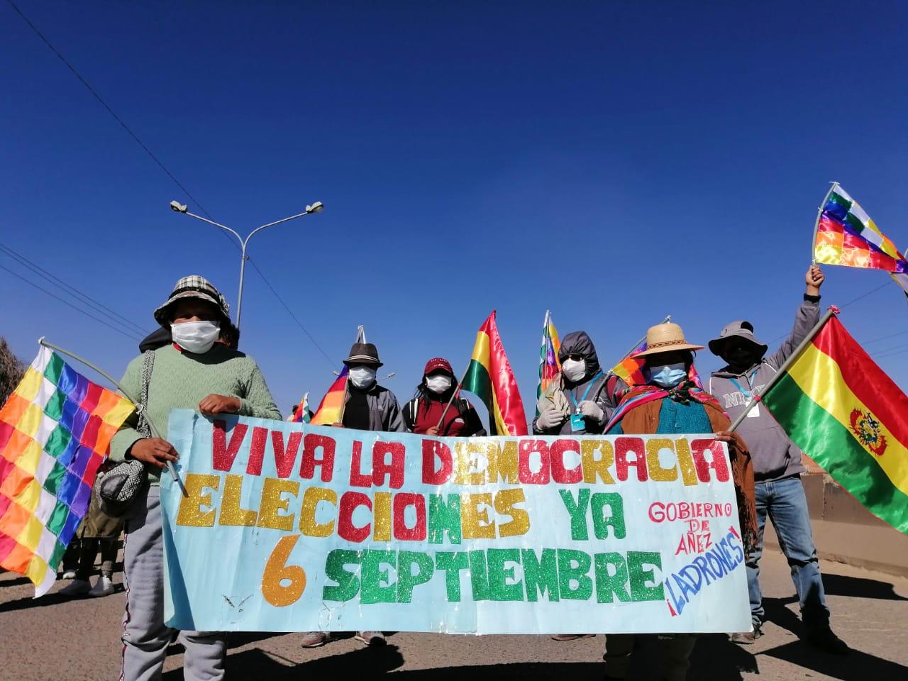 Bolivia: masiva marcha contra la postergación de las elecciones