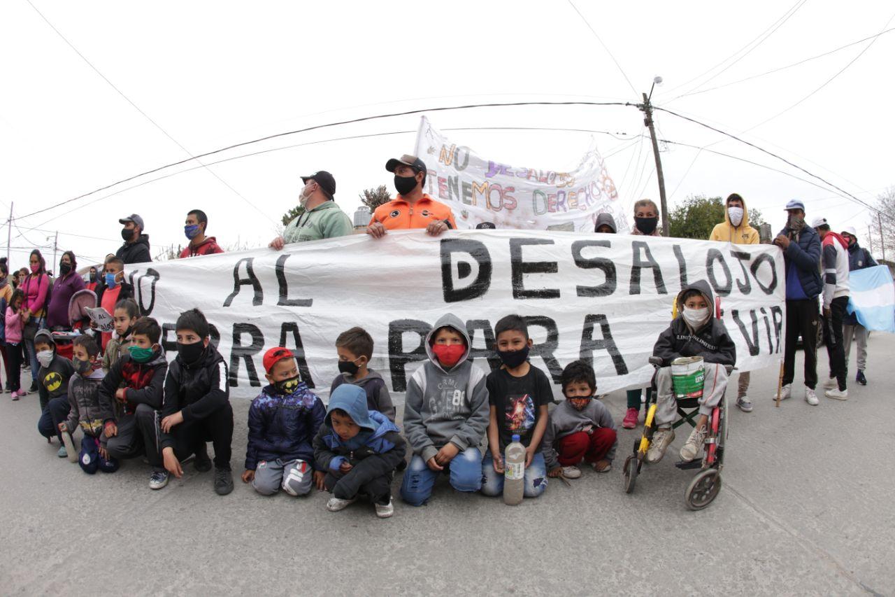 Guernica: las familias se movilizaron a la gobernación bonaerense